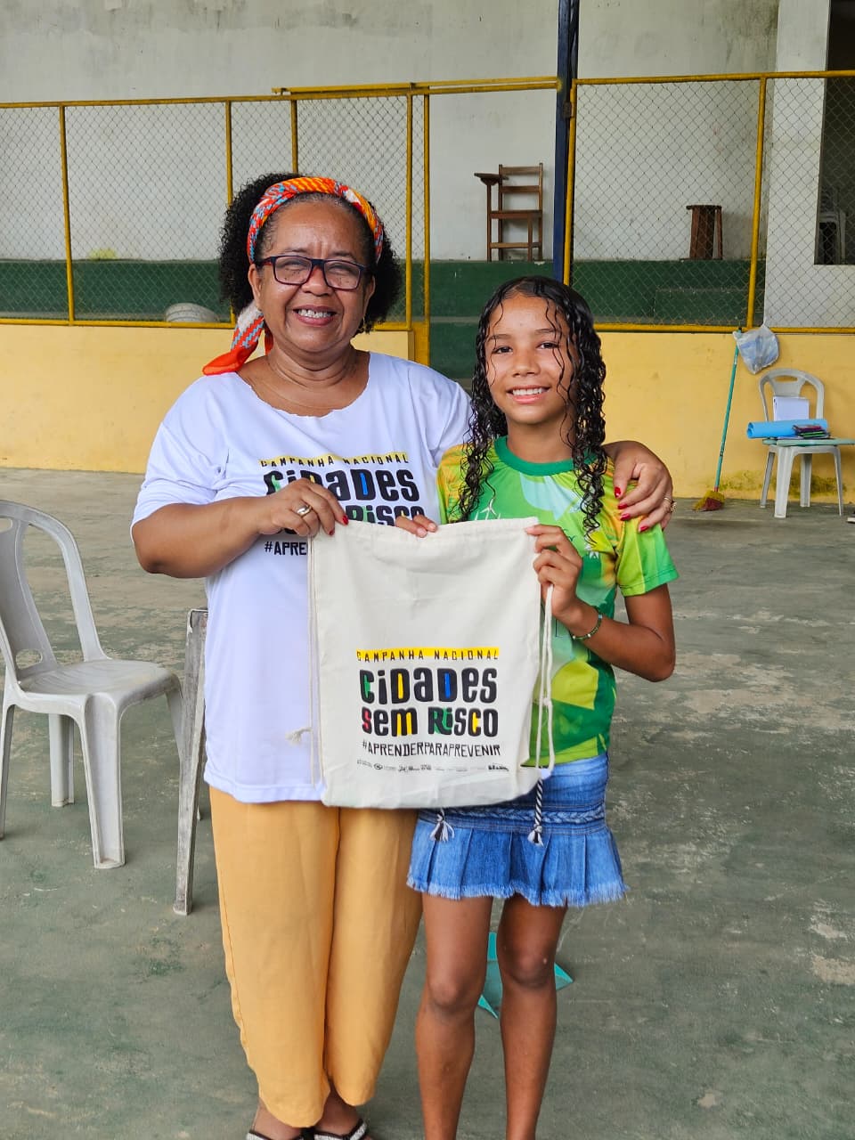 Prof. Marilena Loureiro e estudante da Comunidade Vila Santo Antonio do Prata