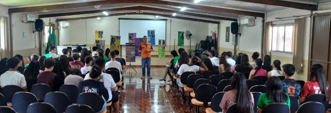 NAS ESCOLAS