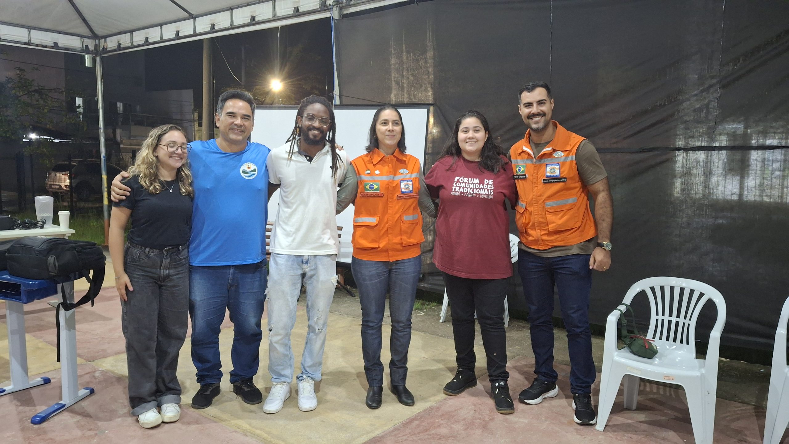 Envolvimento dos mobilizadores lcoais da Campanha #AprenderParaPrevenir, Defesa Civil, UFF, Fórum de Comunidades Tradicionais e Programa Bacia Escola do Retiro.
