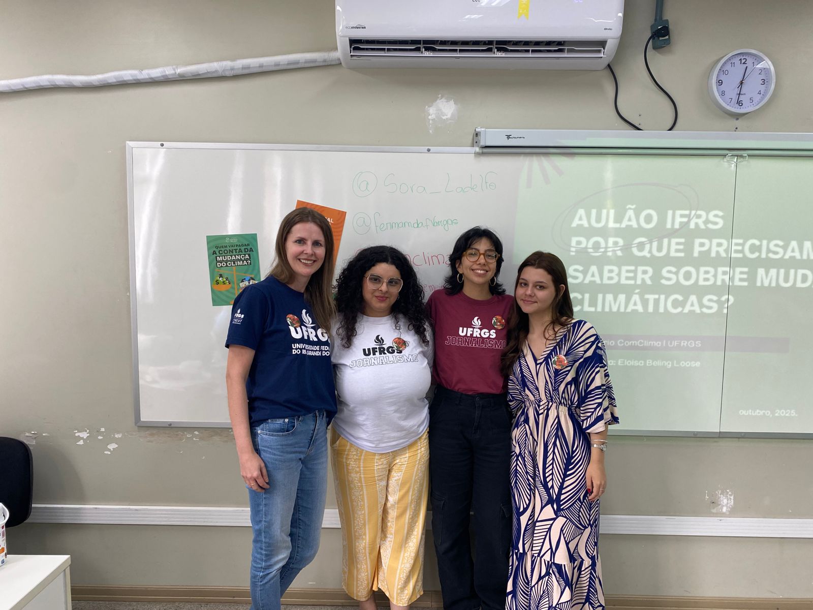 Equipe que realizou e organizou o aulão: Eloisa Beling Loose; Caroline Garcia; Nico Costamilan e Fernanda Vargas