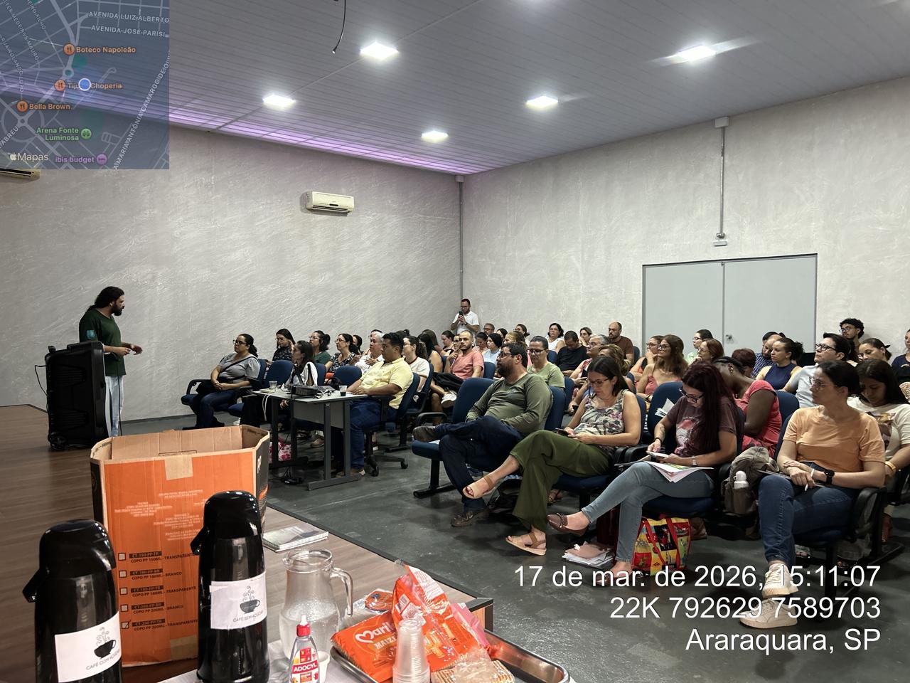 Público participante e café oferecido no encontro