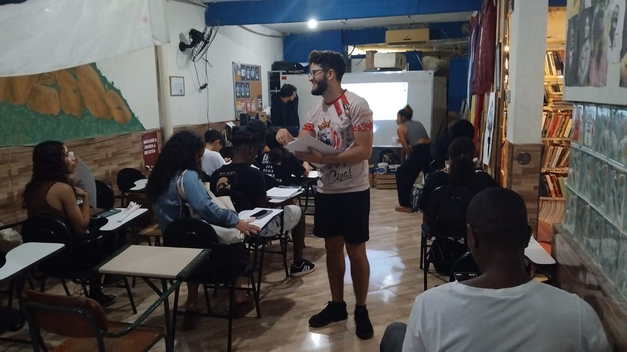Distribuicao de materiais em aula