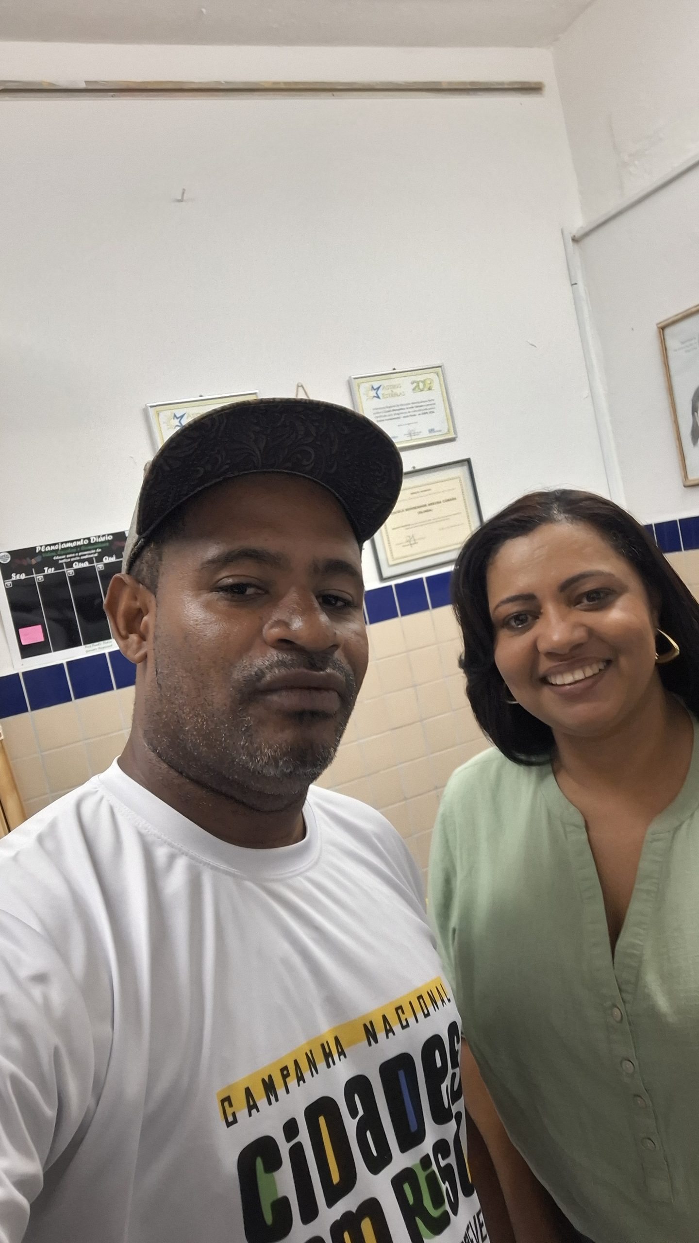 Reunião com a diretora da Escola monsenhor Arruda câmera. senhora solangee