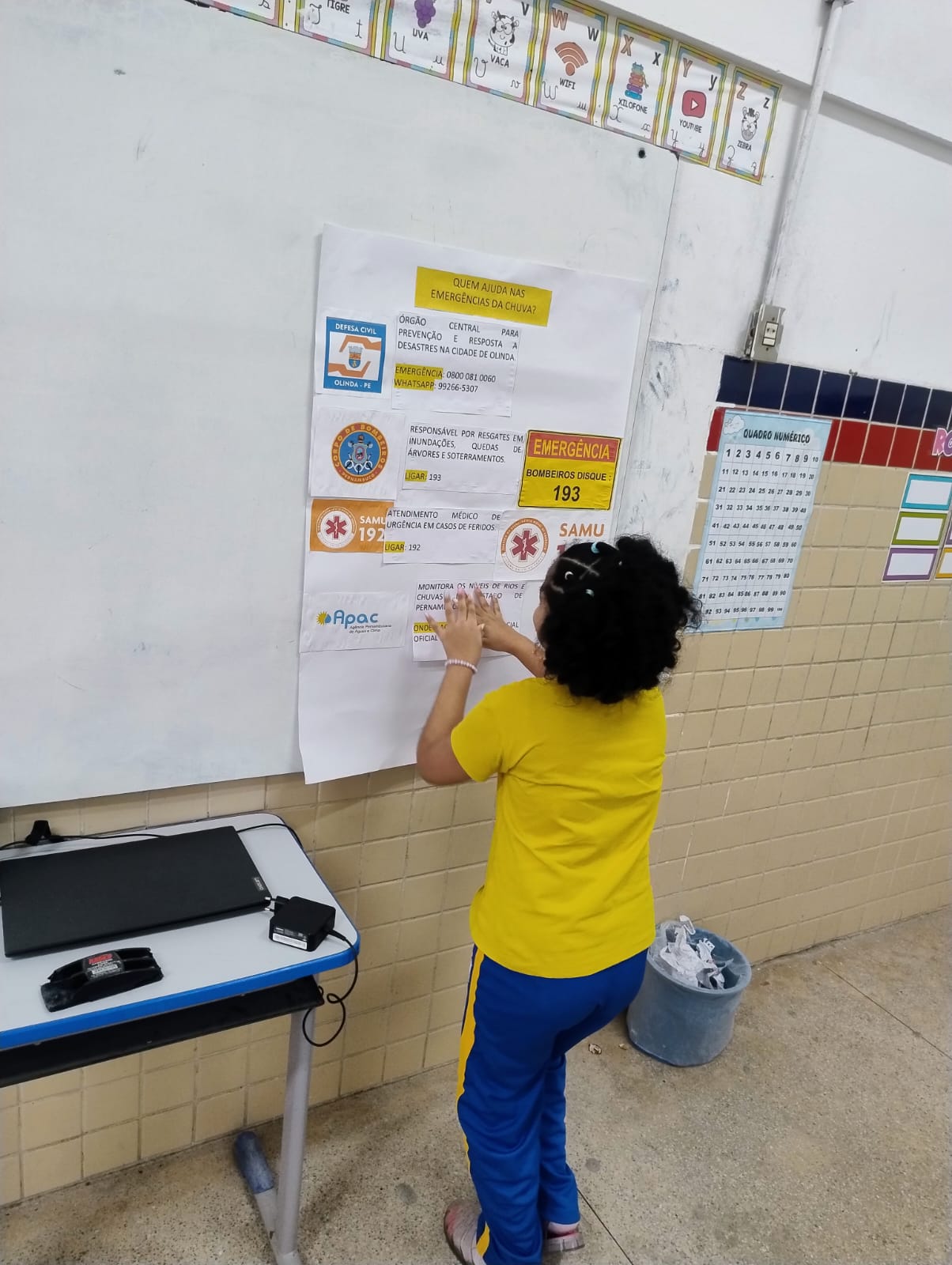 Cartaz contato de emergência