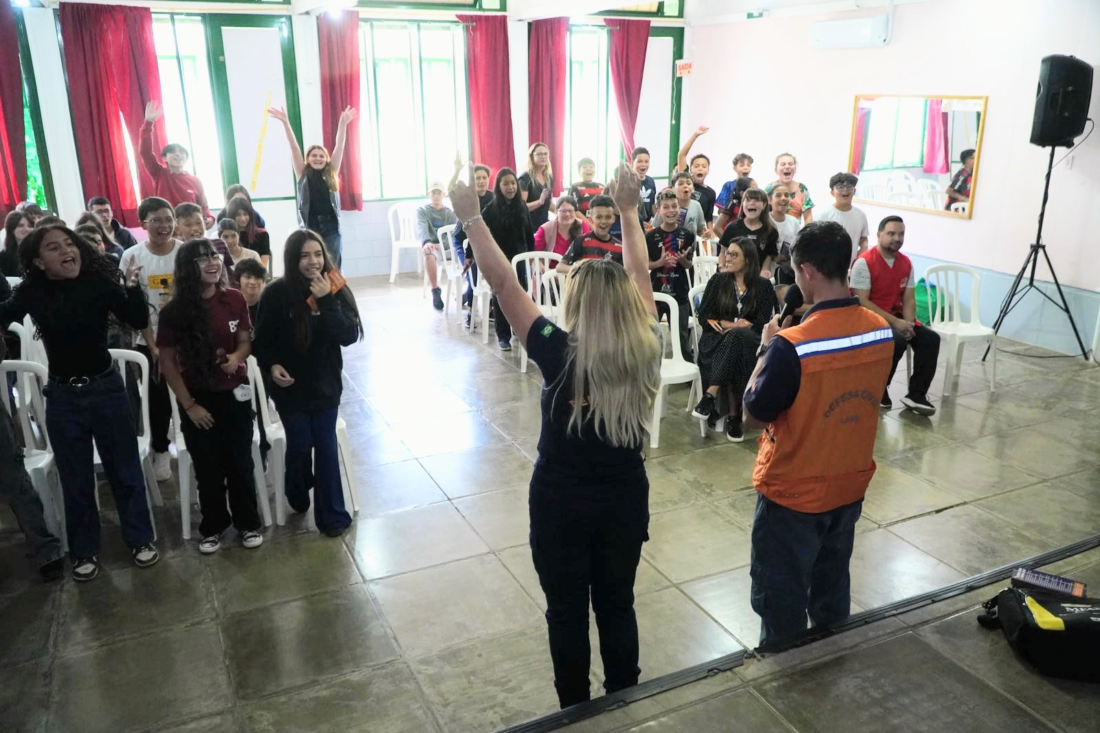 Estudantes da rede pública de ensino.