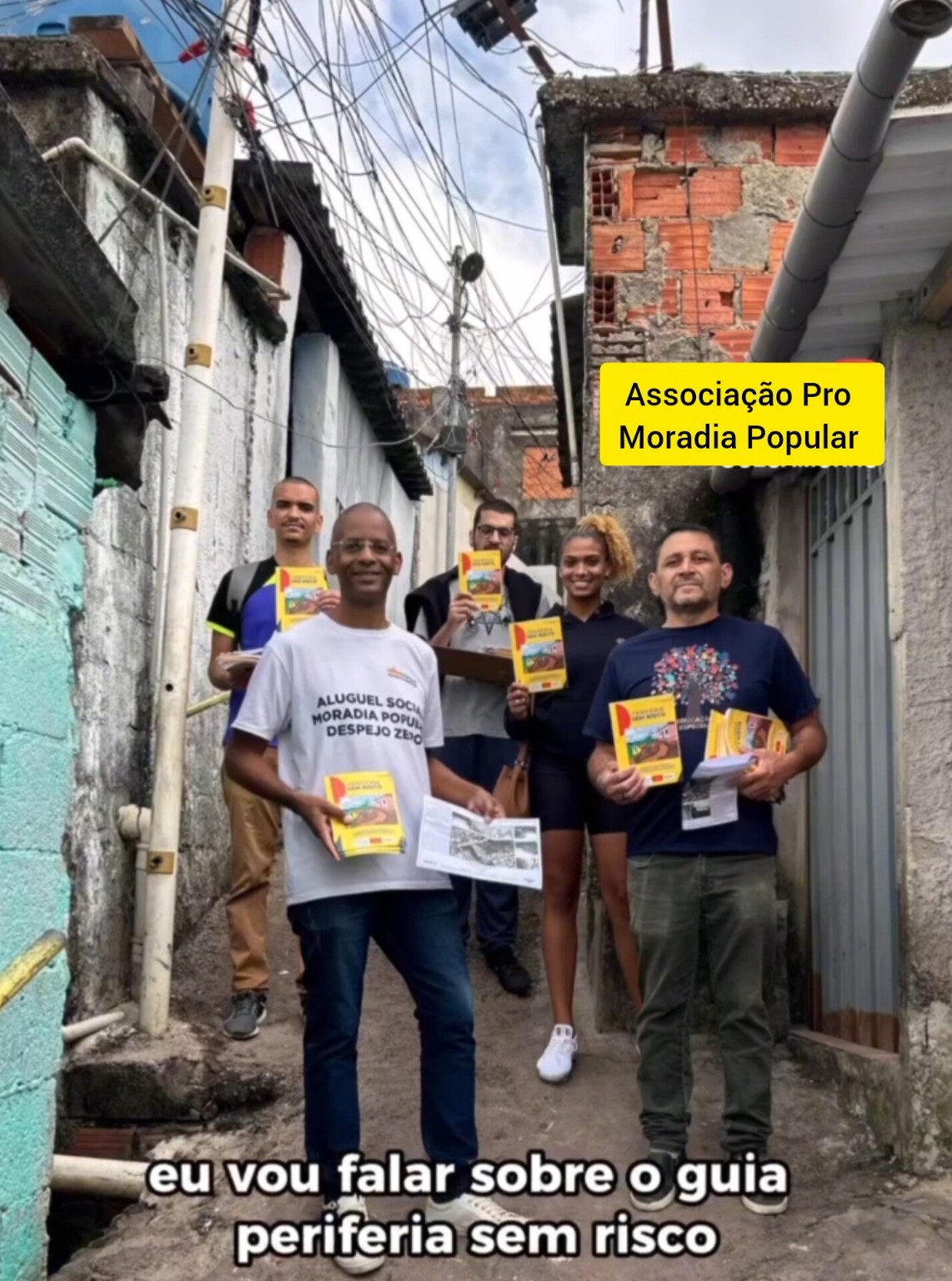 Distribuição da Cartilha periferia sem riscos maio d e 2024. insta @wilsonhenrique_silva @promoradiapopular