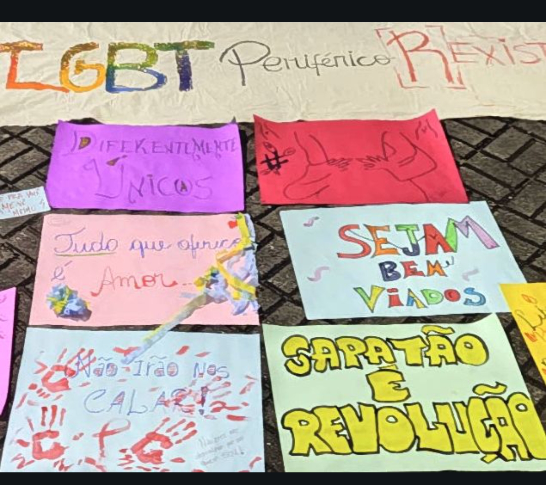 Cartazes e faixas produzidos no e para o evento, evitando material de difícil decomposição