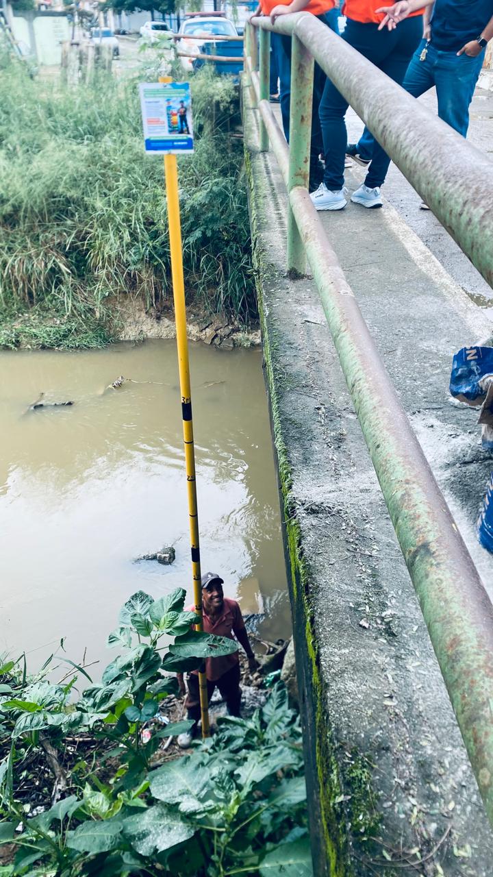 Parceria da secretaria de obras para instalação da régua.