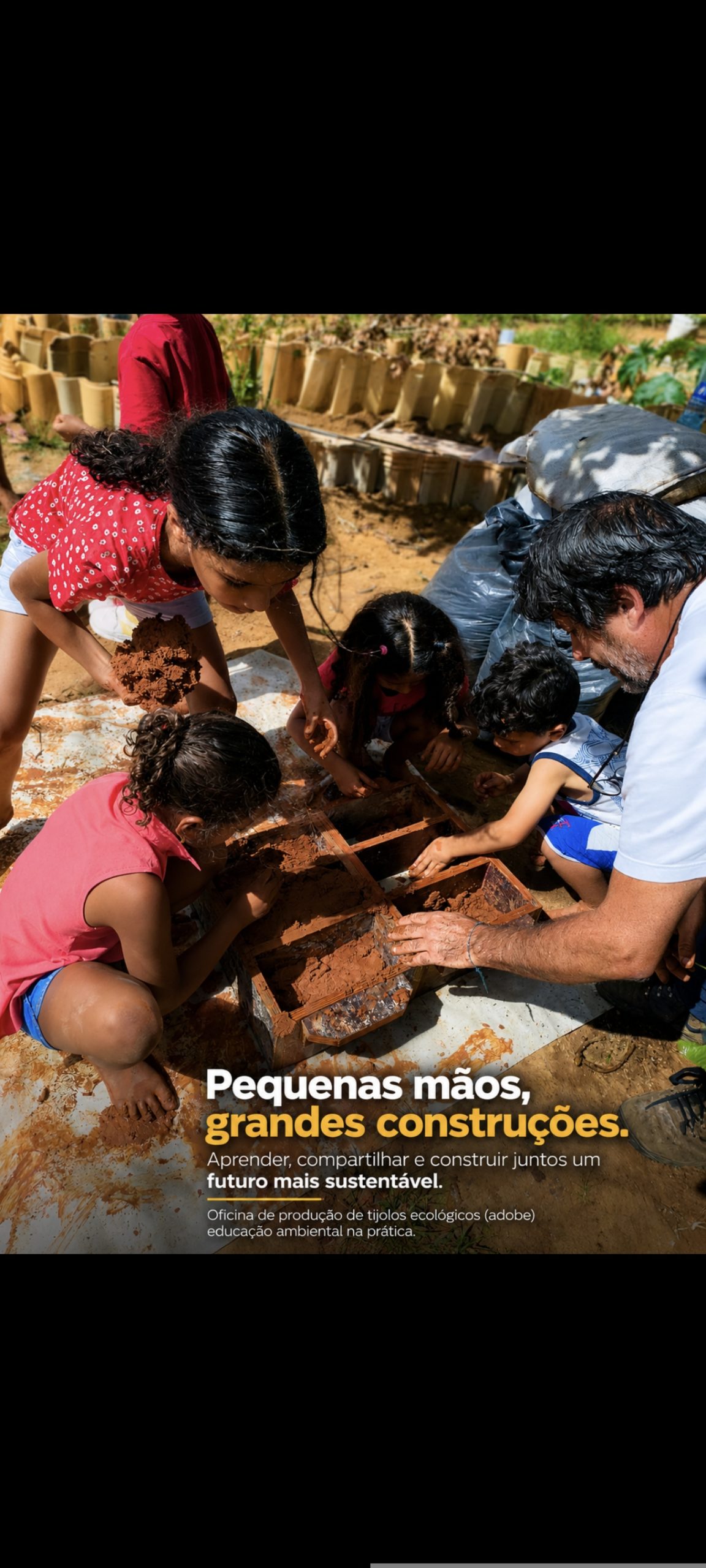 Inclusão das crianças na construção de tijolos de Adobe
