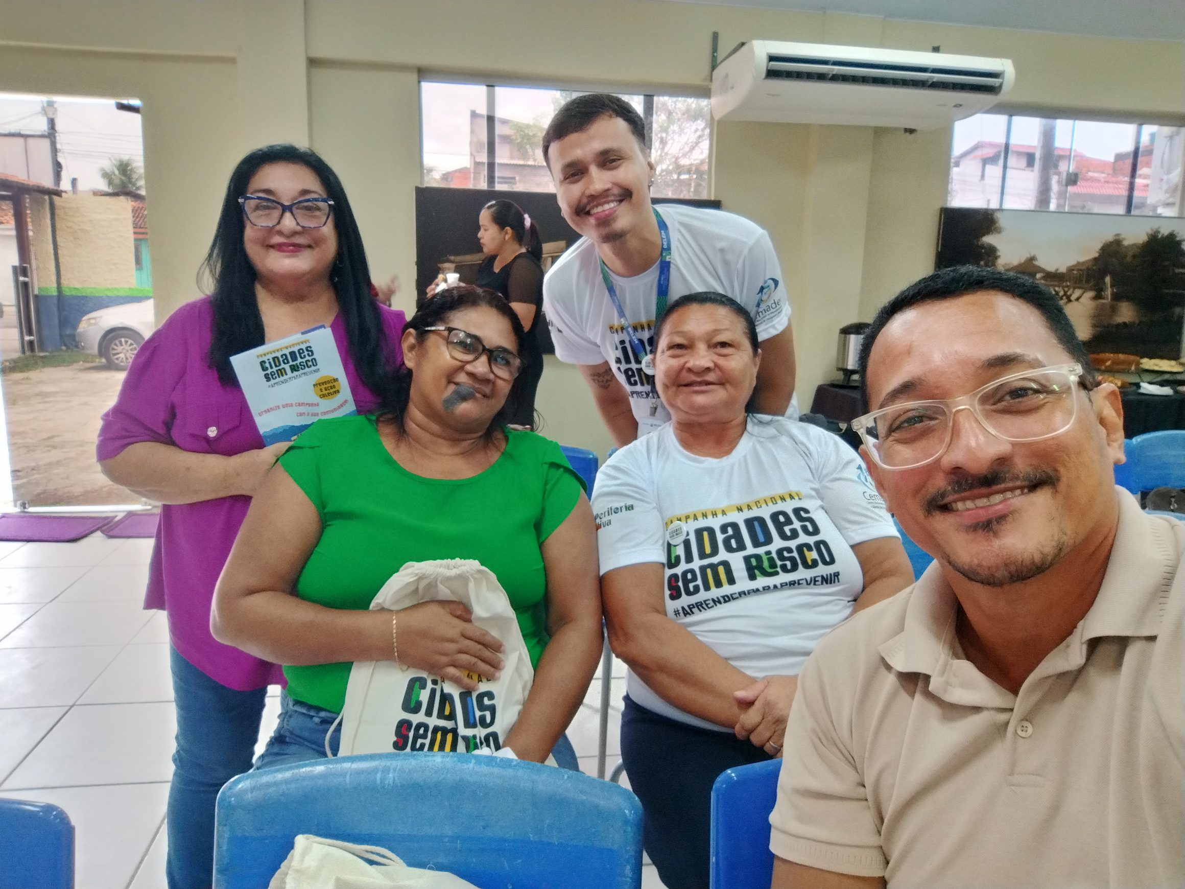 Membros do projeto no encontro Formativo. Ideias fluindo para campanha social