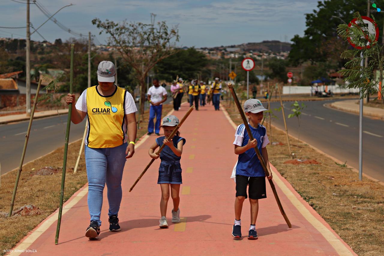 Crianças de escolas próximas
