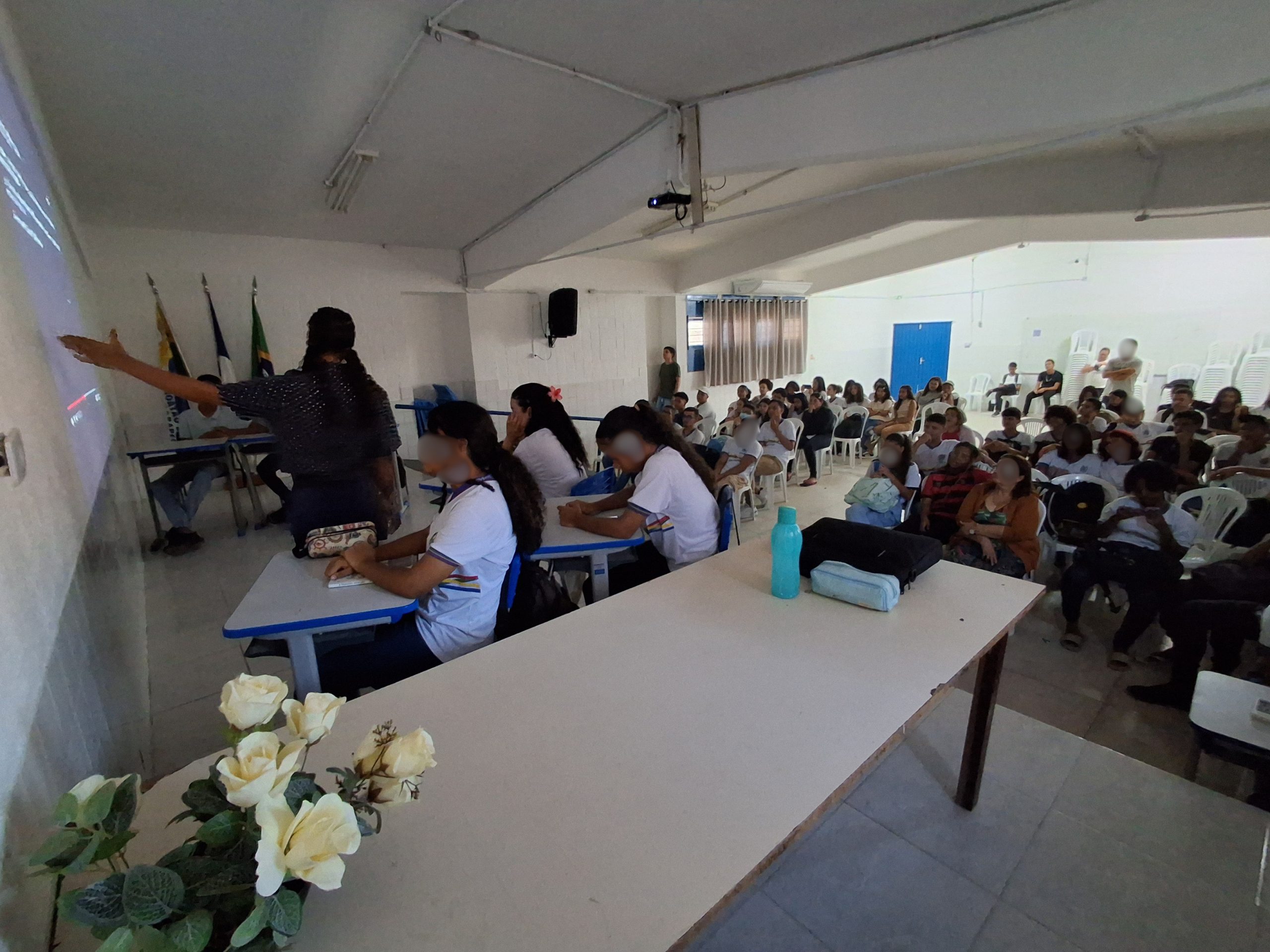 Apresentação de peça teatral sobre ERRD para estudantes (2025)