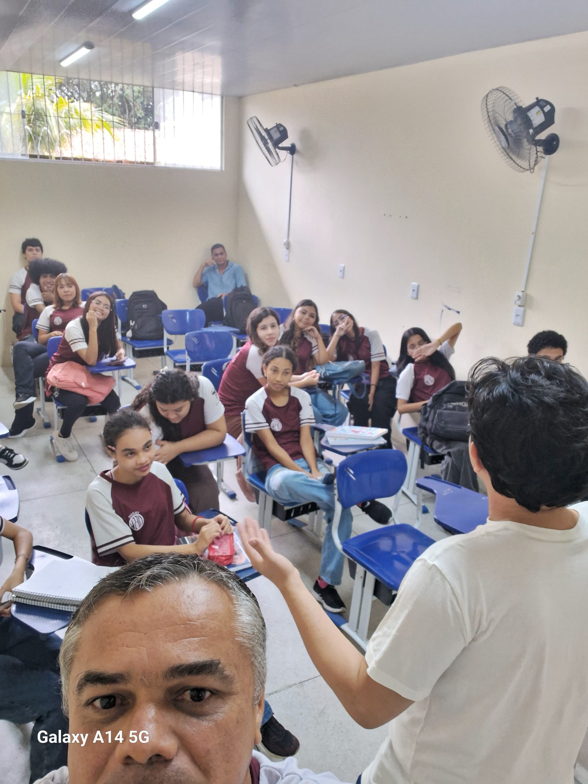 ALUNOS DA ESCOLA PROF. FRANCISCO NUNES DURANTE A CAMPANHA CIDADES SEM RISCO