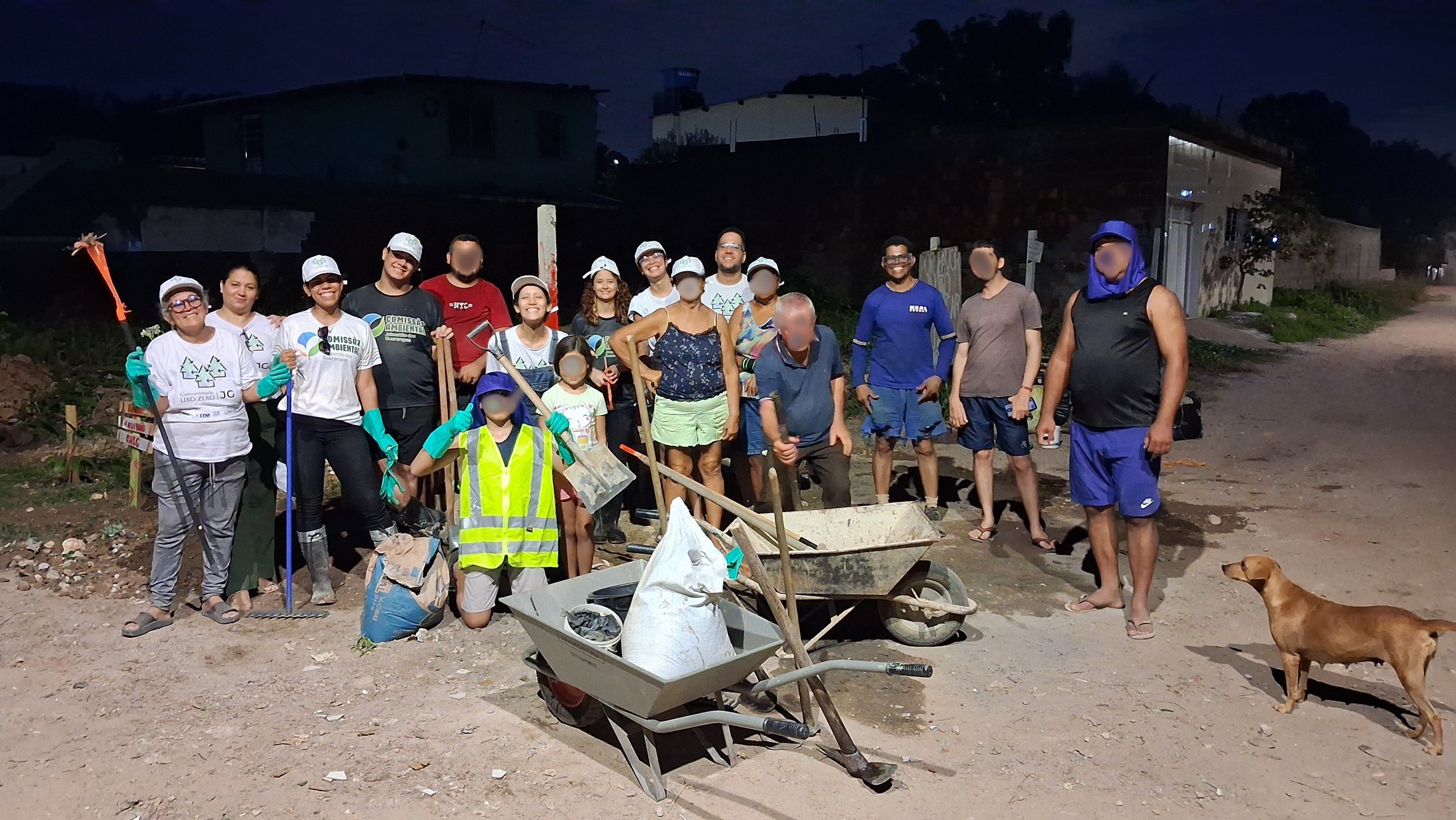 Moradores e voluntários da CAJG que executaram o mutirão de limpeza e criação da área de convivência comunitária. (2026)
