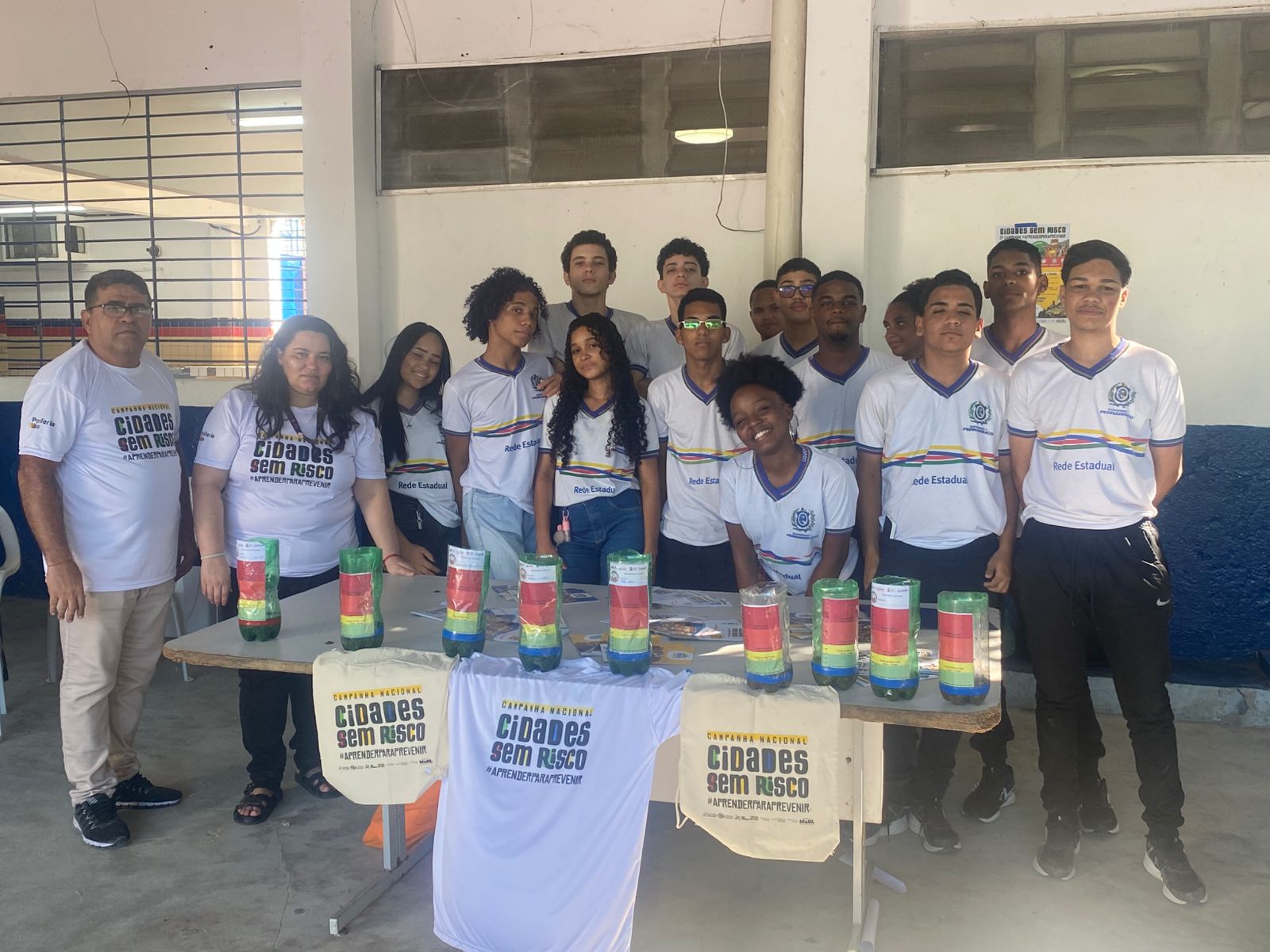 Oficina do pluviômetro artesanal na EREM Álvaro Lins (Recife/PE)