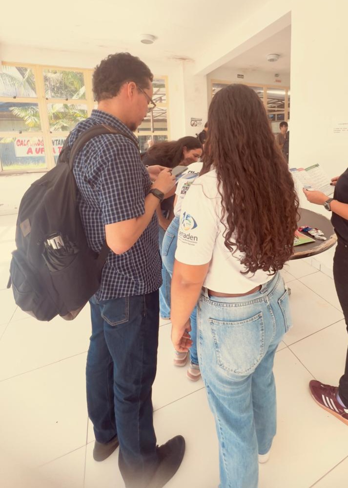 Estudante de engenharia cartográfica realizando o Quiz.