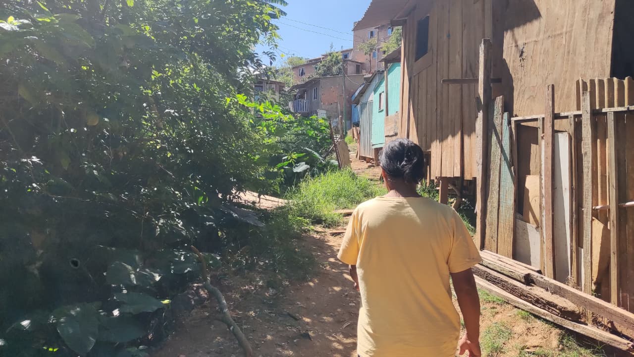 Caminhada pelo bairro e conversa com moradores
