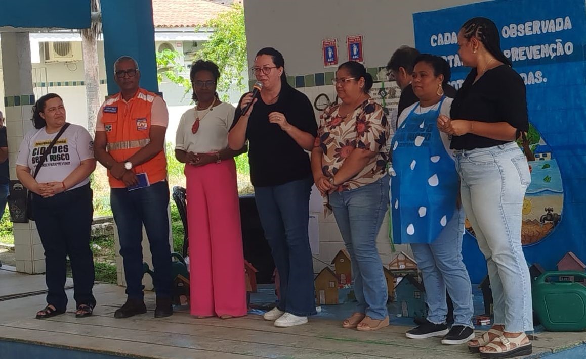 Grupo Organizador envolvendo DEFESA CIVIL de Camaragibe, Secretaria da Mulher, GEGEP, Representante das mães, coordenação escolar e professores