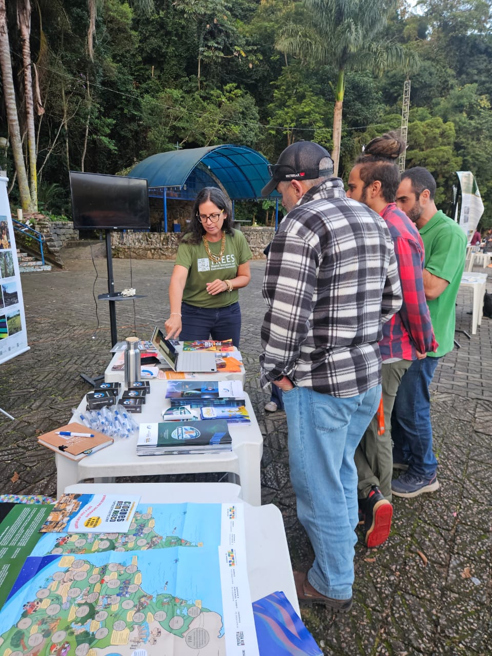 Parceria do INPE presente na Mostra de Ciências e Cultura, compartilhando dados de monitoramento de queimadas, apresentando ferramentas e materiais educativos.