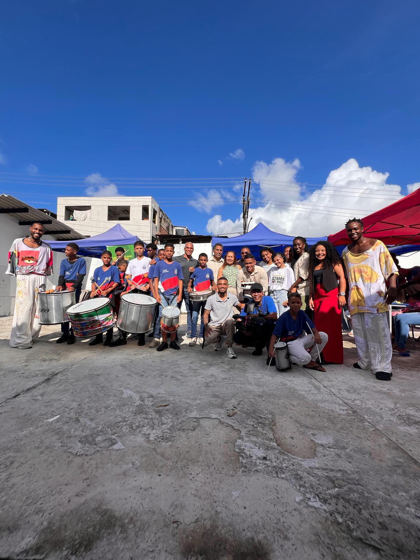 Dia D Arenos Sustentável- mobilizadores da Campanha, Gestão, Professores e estudantes juntos com a equipe da TV Bahia.