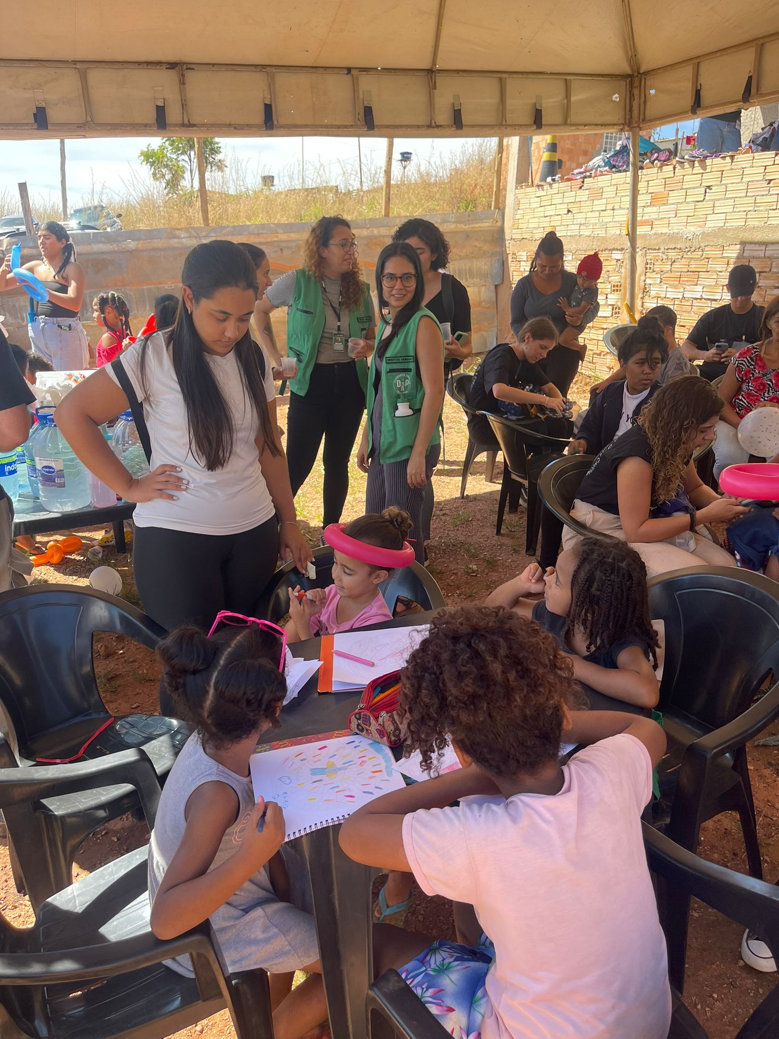 Defensoria Pública do Distrito Federal, na atuação com a Clínica de Direitos Humanos em evento na comunidade.