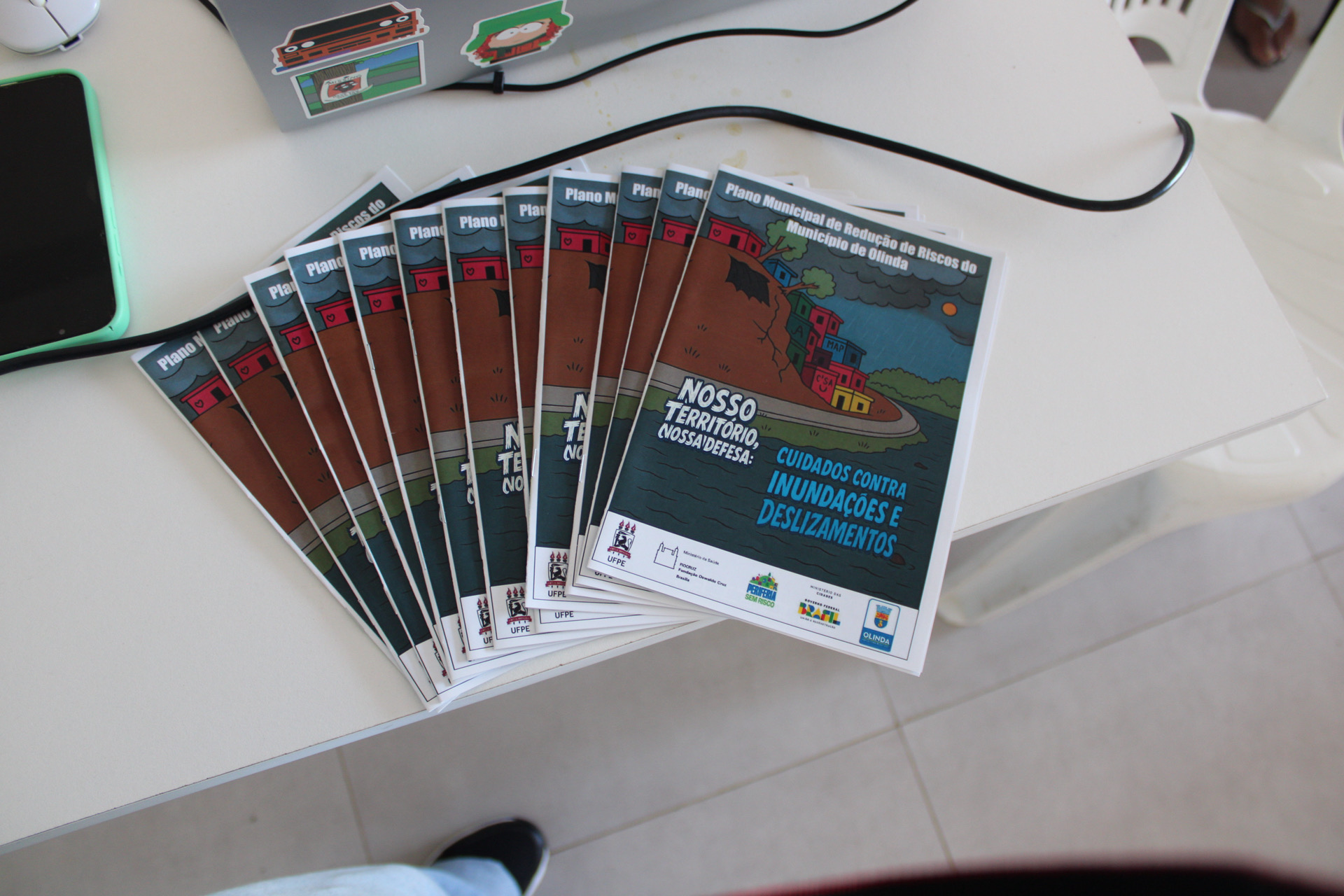 Cartilhas Educativas produzidas como material de apoio e de distribuição para os moradores participantes.