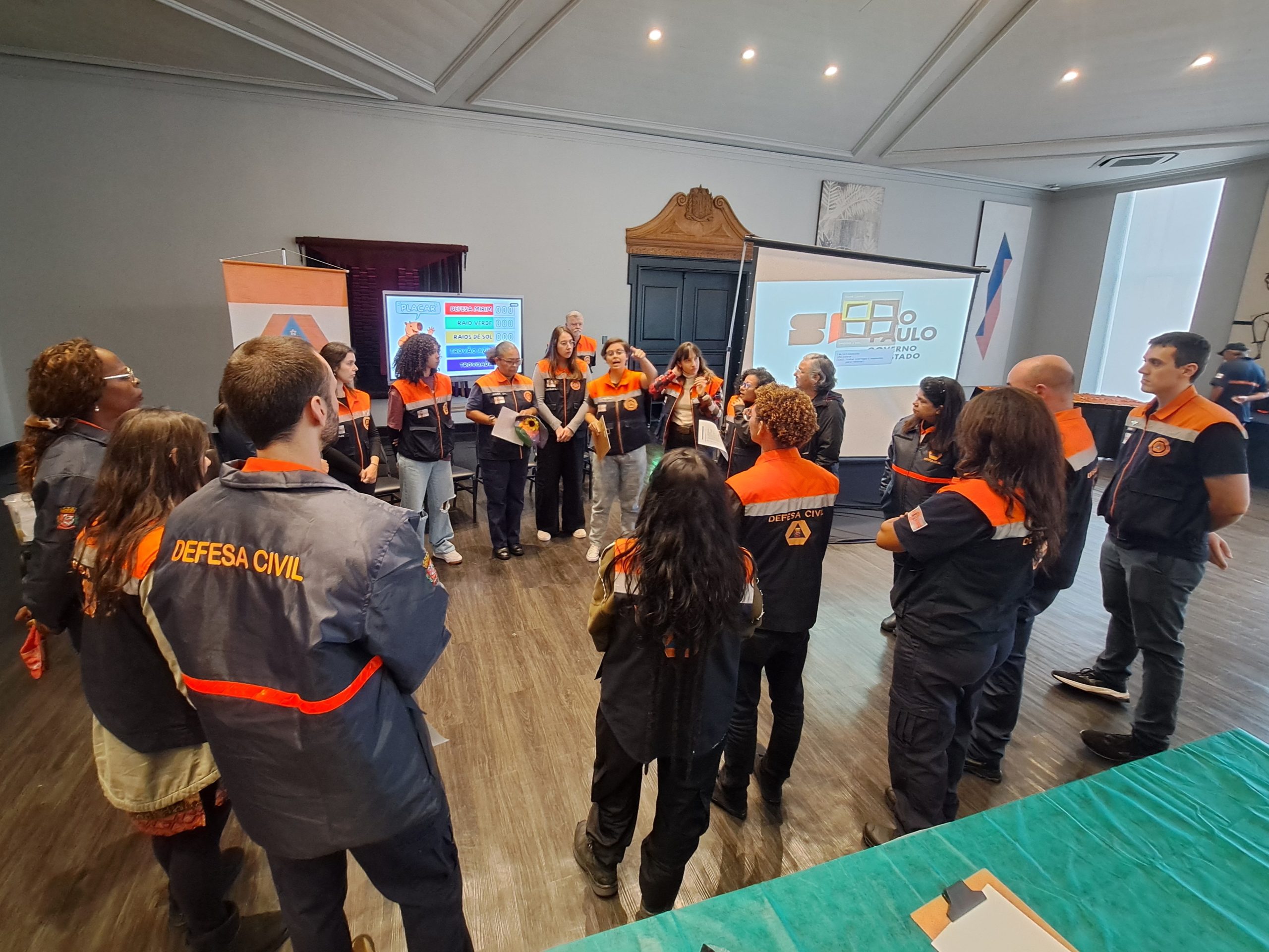 Reunião pré gincana entre os servidores da Defesa Civil.