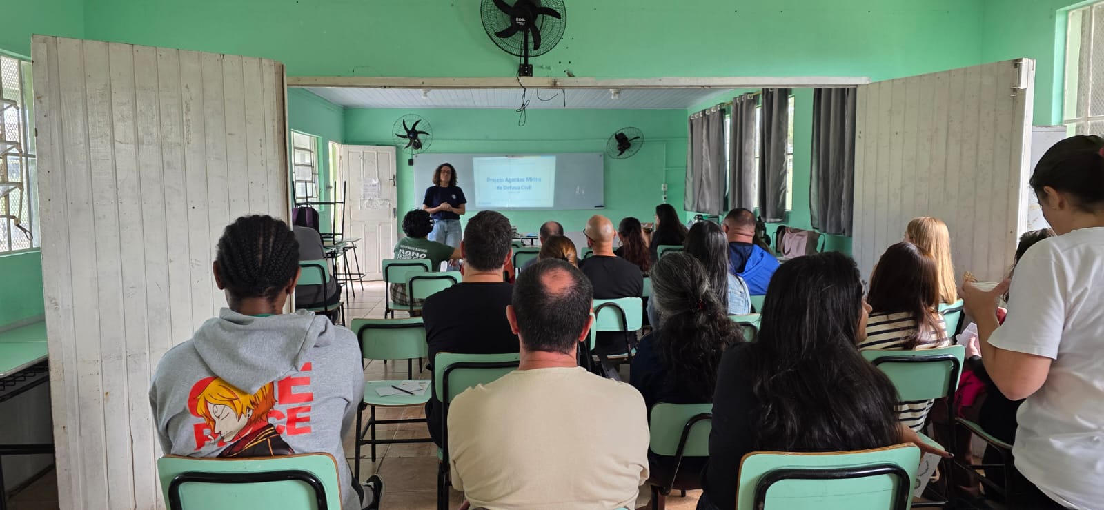 Apresentação do projeto Agentes Mirins da Defesa Civil de Pelotas para os professores da escola Luiz Augusto de Assumpção. 30 abril 2026.