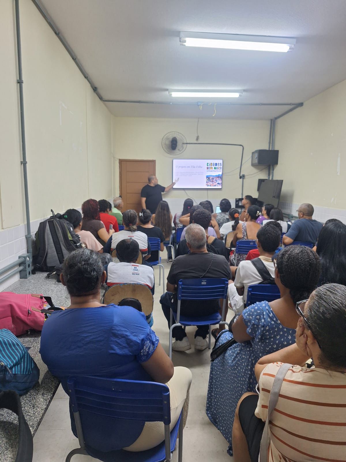 Palestra realizada com a comunidade, explicando o projeto e toda sua importância para a comunidade.