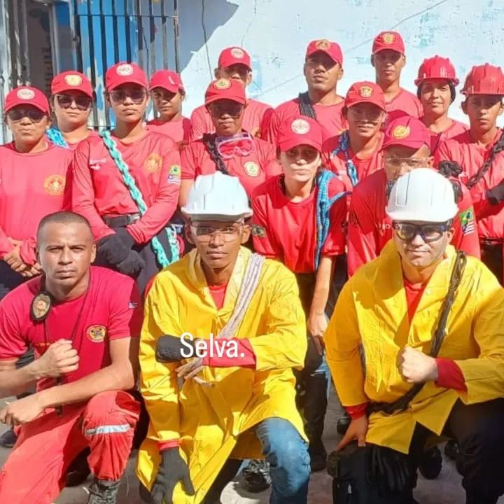 Reunidos com os Bombeiros Civis para verificar o local da enchente