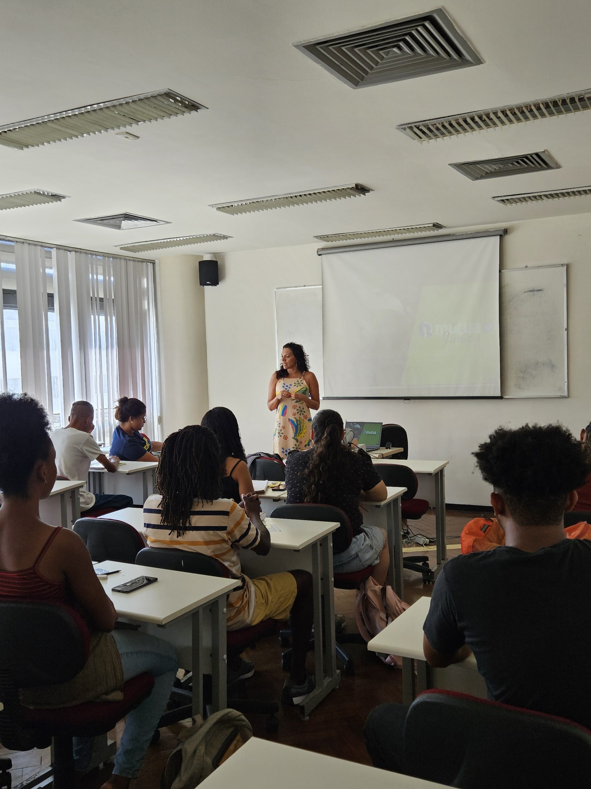 Visita de representande do CREA-RJ no encontro semanal para desenvolvimento da proposta