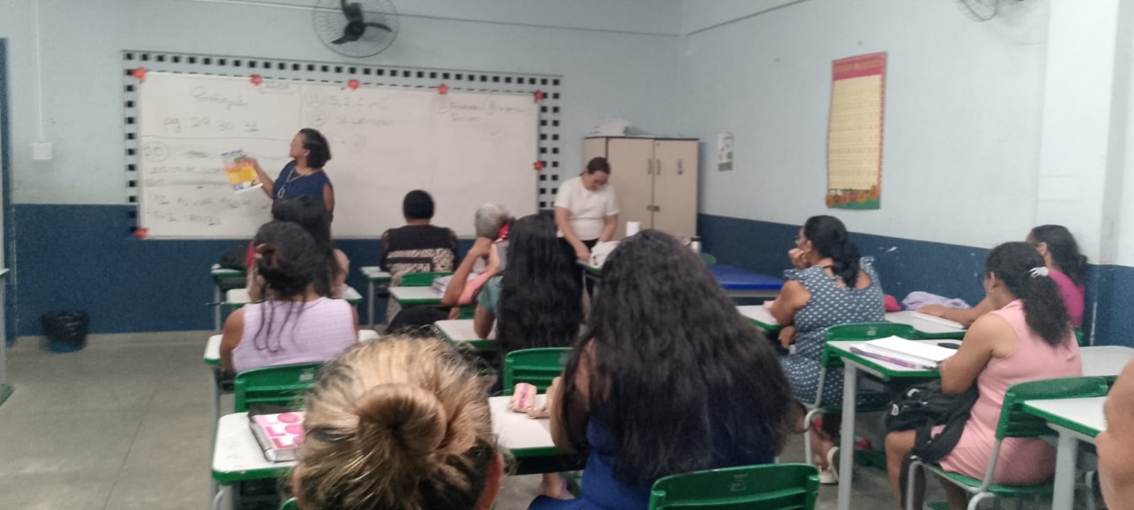 Diálogo em sala com parceria da professora de língua portuguesa