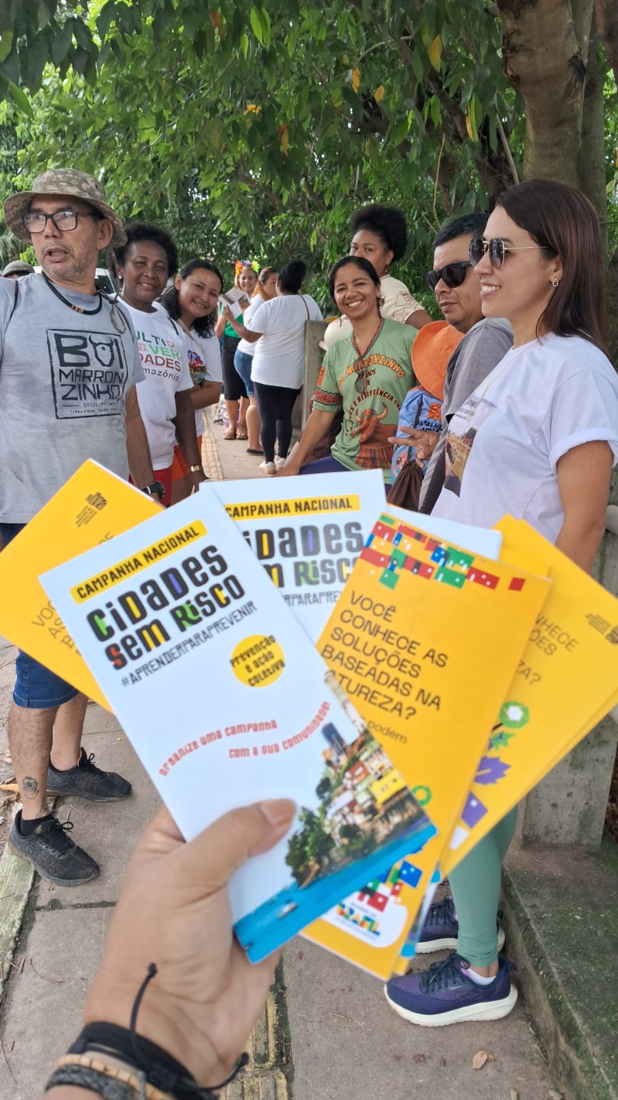 Caminhada de distribuição de material educativo