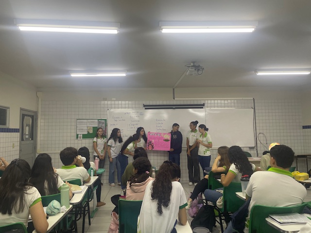 Os trabalhos sempre são compartilhados com a turma; sejam em sala ou nos ambientes virtuais