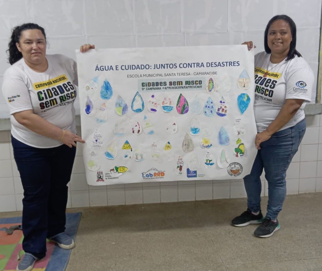 Cartaz de apresentação onde as crianças interpretaram criticamente sua realidade.