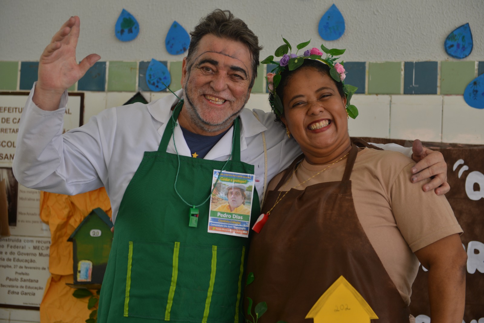 Apresentação do Grupo de Teatro de Camaragibe com a peça teatral “Quando a Barreira Fala, a Gente Aprende: Cuidar é Proteger!. A campanha educativa utiliza a arte e o teatro para incluir, sensibilizar crianças, jovens e comunidades sobre a importância da prevenção de desastres, do cuidado com o território e da proteção da vida.
