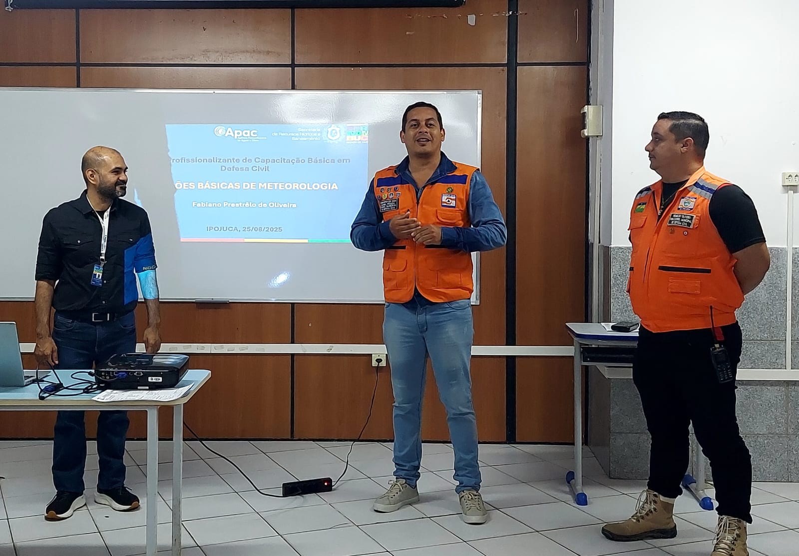 Aula com Representante da APAC, Coordenador de Defesa civil e bombeiro Civil socorrista