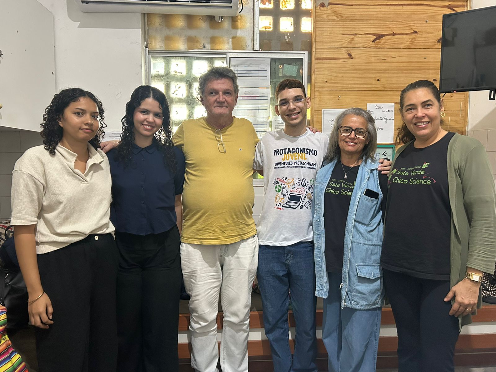 Parte da equipe organizadora com representantes da Sala Verde Chico Science; do MPGA e do EREM Edmur