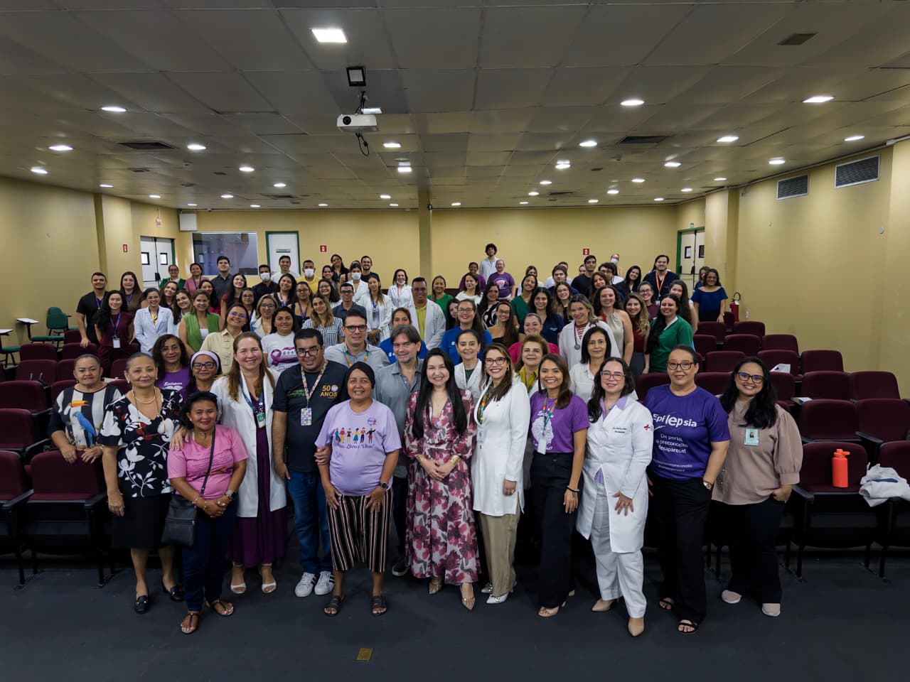 Pacientes, especialistas e sociedade civil