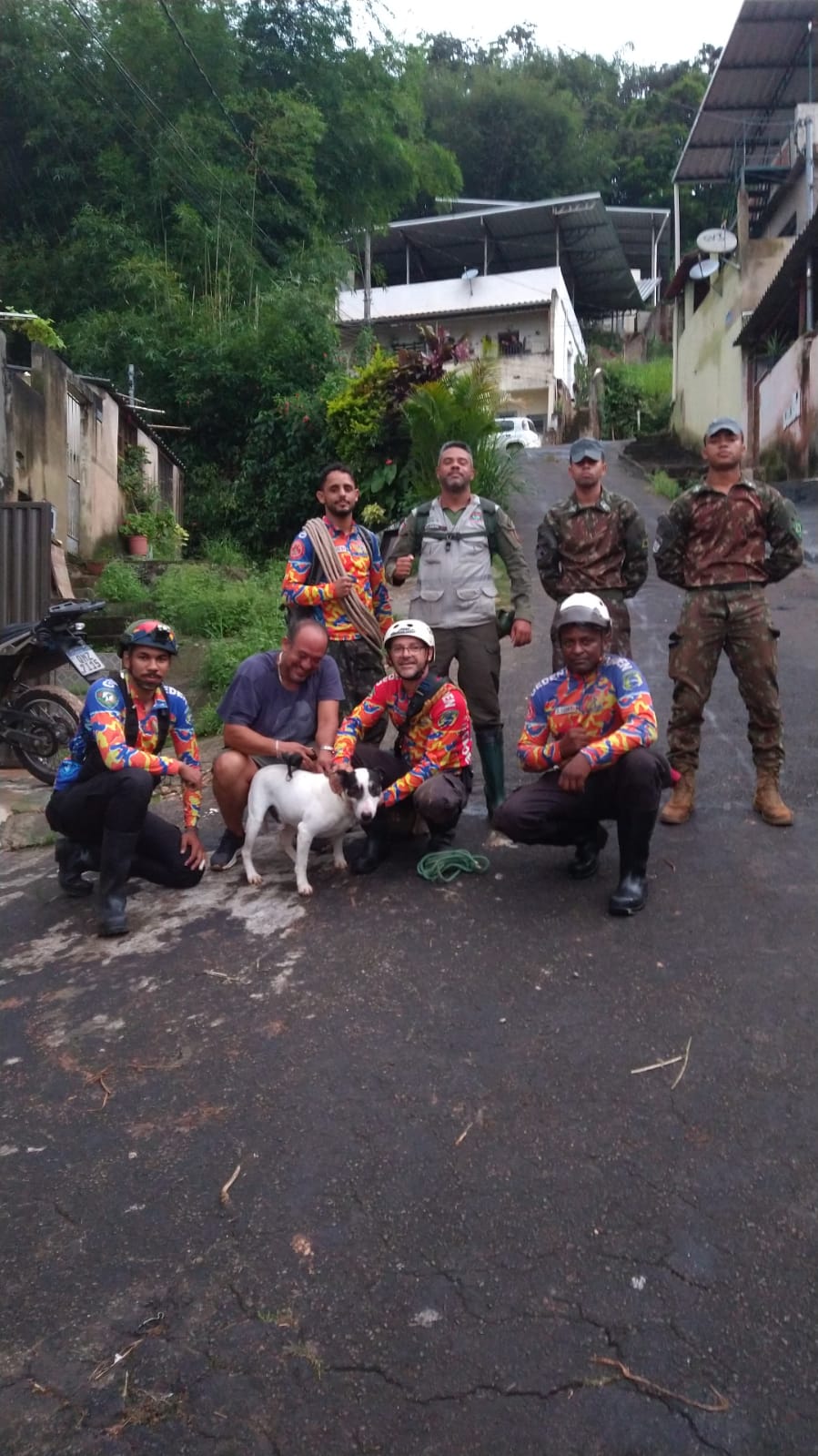 Busca e salvamento de animais em área de risco, em Juiz de Fora — fevereiro de 2026.